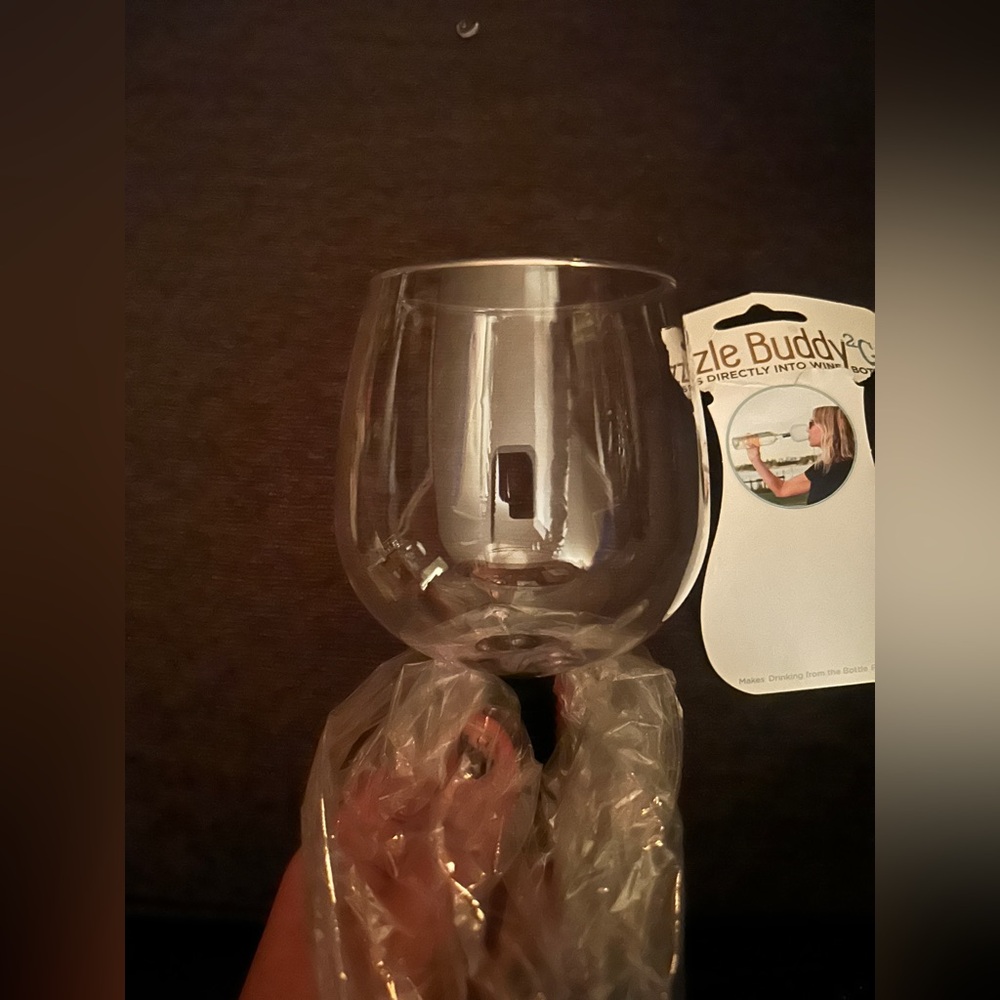 BN GUZZLE BUDDY plastic Wine Glass with cork for bottle